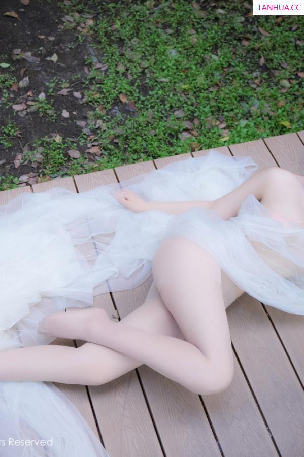   [XiuRen]高清写真图 2024.09.03 No.9105 妙可可Cheese 美腿性感第37张图片